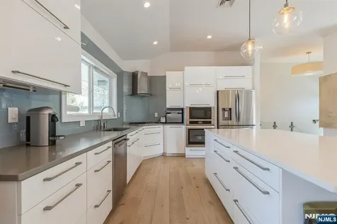 37 New Street Cresskill NJ 07626