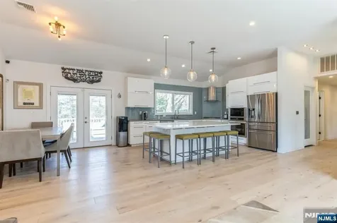 37 New Street Cresskill NJ 07626