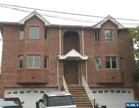 441 Hillcrest Place Palisades Park NJ 07650