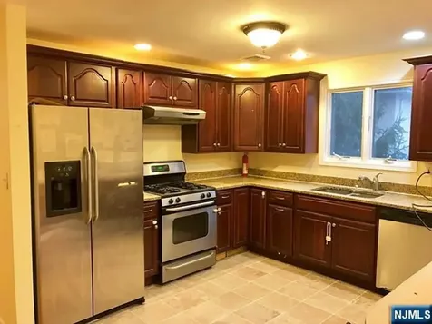441 Hillcrest Place Palisades Park NJ 07650