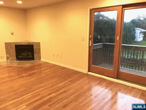 441 Hillcrest Place Palisades Park NJ 07650