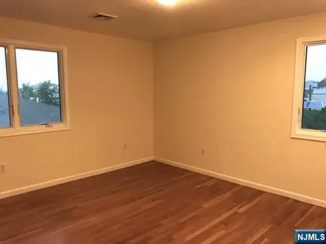 441 Hillcrest Place Palisades Park NJ 07650