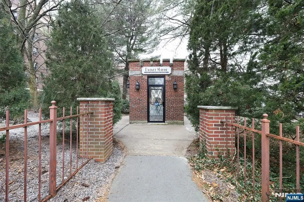 100 Palisade Avenue Englewood NJ 07631