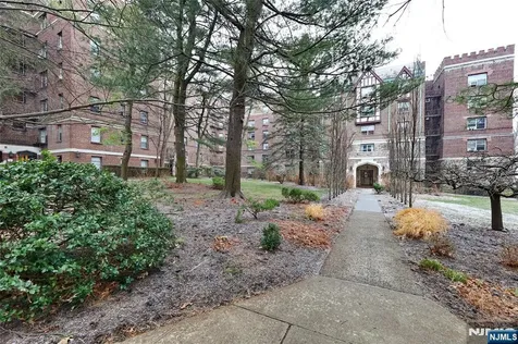 100 Palisade Avenue Englewood NJ 07631