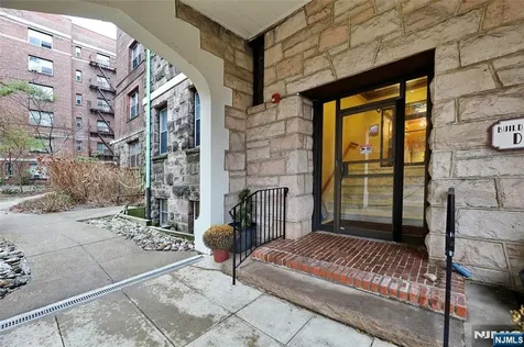 100 Palisade Avenue Englewood NJ 07631
