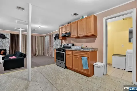 28 Clinton Place Newark NJ 07108