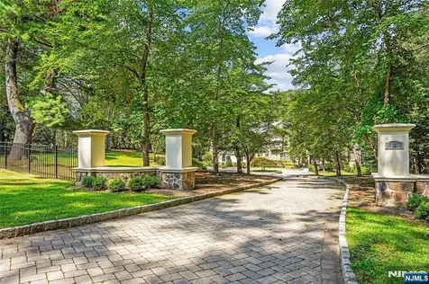 15 N Church Road Saddle River NJ 07458