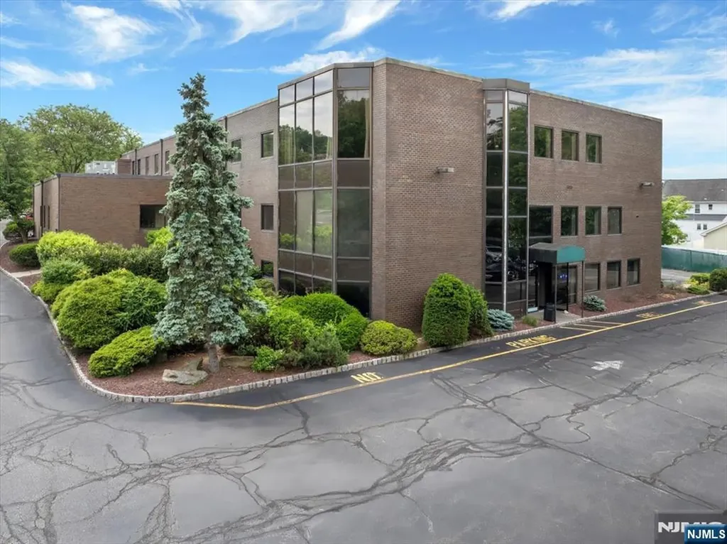 60 Pompton Avenue Verona NJ 07044