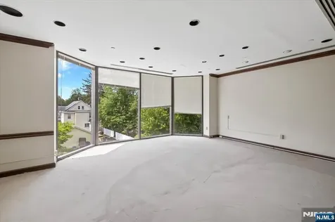 60 Pompton Avenue Verona NJ 07044