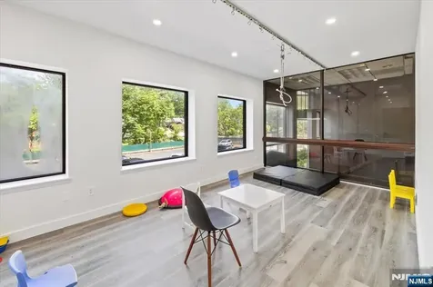 60 Pompton Avenue Verona NJ 07044