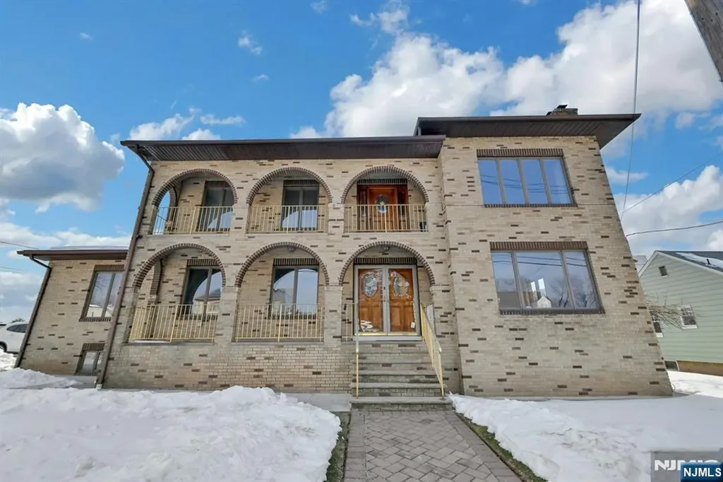 34 Locust Street Elmwood Park NJ 07407