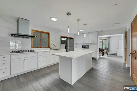34 Locust Street Elmwood Park NJ 07407
