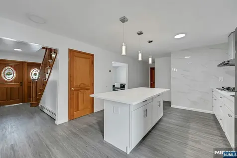 34 Locust Street Elmwood Park NJ 07407