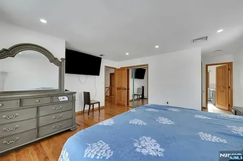 34 Locust Street Elmwood Park NJ 07407