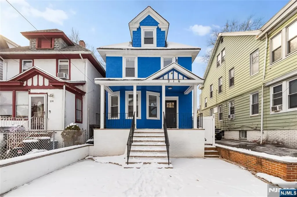 216 Renner Avenue Newark NJ 07112