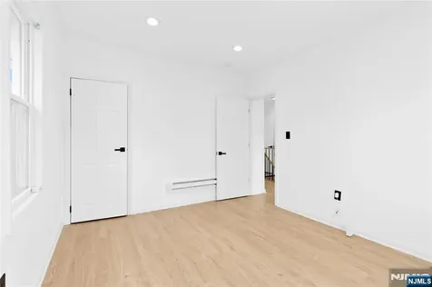 216 Renner Avenue Newark NJ 07112