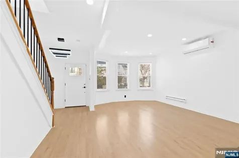 216 Renner Avenue Newark NJ 07112