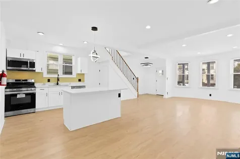 216 Renner Avenue Newark NJ 07112