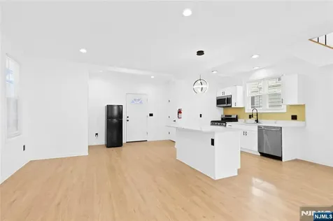 216 Renner Avenue Newark NJ 07112