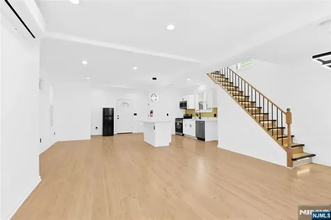 216 Renner Avenue Newark NJ 07112