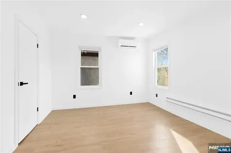 216 Renner Avenue Newark NJ 07112