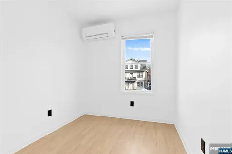 216 Renner Avenue Newark NJ 07112