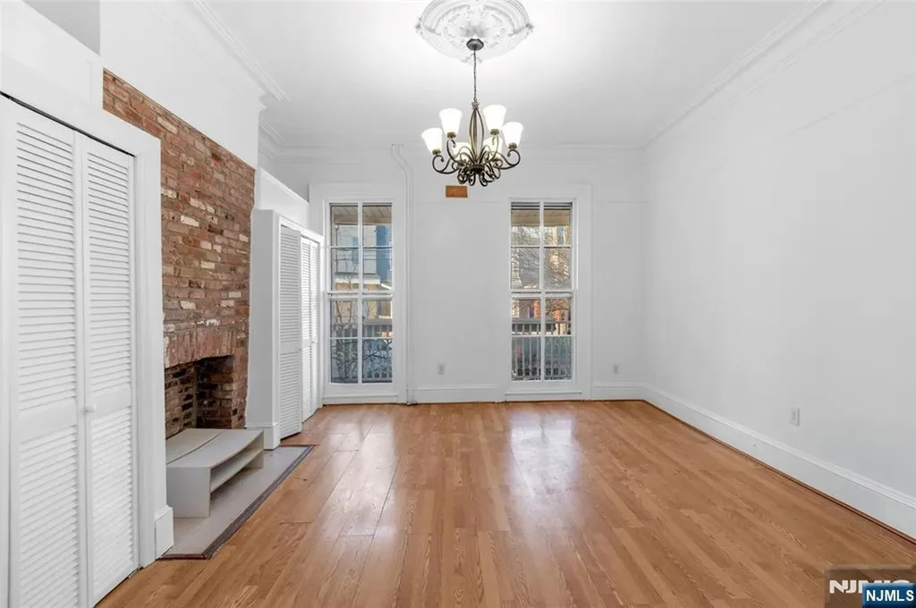 564 Hudson Avenue Weehawken NJ 07086