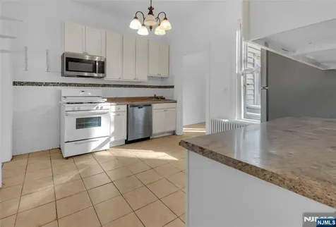 564 Hudson Avenue Weehawken NJ 07086
