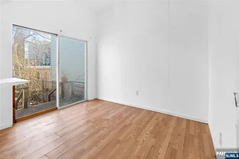 564 Hudson Avenue Weehawken NJ 07086