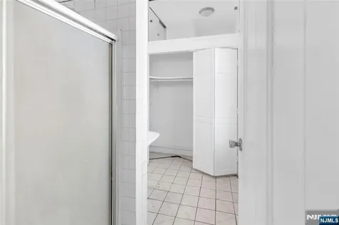 564 Hudson Avenue Weehawken NJ 07086