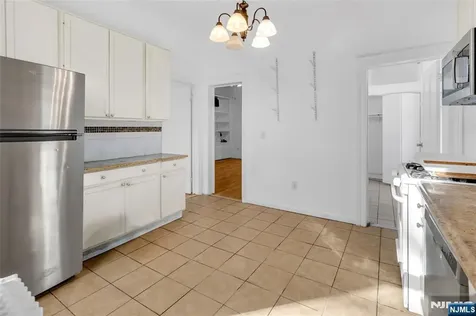 564 Hudson Avenue Weehawken NJ 07086