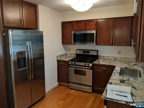 39 1 & 2 Smith Waldwick NJ 07463