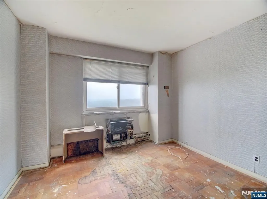 377 Harrison Street East Orange NJ 07018