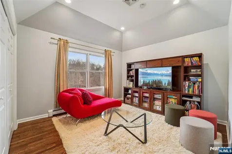 185 Summit Avenue Pompton Lakes NJ 07442