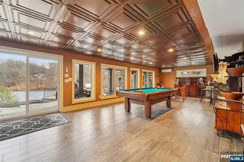 185 Summit Avenue Pompton Lakes NJ 07442