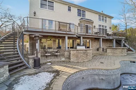 185 Summit Avenue Pompton Lakes NJ 07442