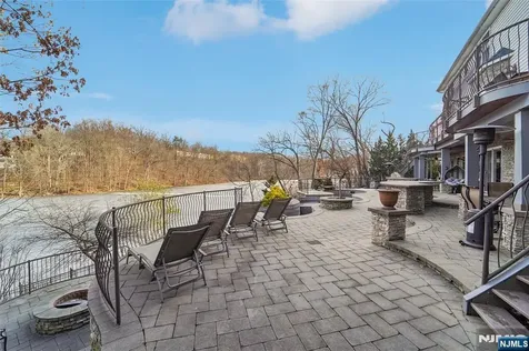 185 Summit Avenue Pompton Lakes NJ 07442