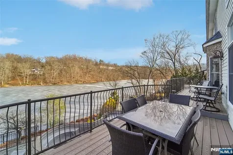 185 Summit Avenue Pompton Lakes NJ 07442