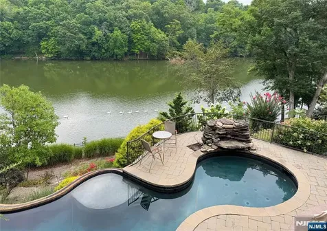 185 Summit Avenue Pompton Lakes NJ 07442