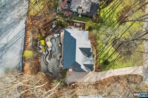 185 Summit Avenue Pompton Lakes NJ 07442
