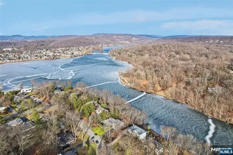185 Summit Avenue Pompton Lakes NJ 07442