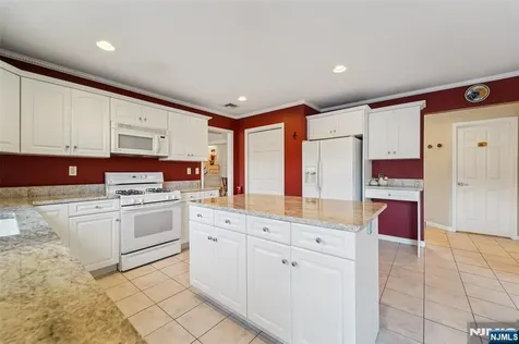 185 Summit Avenue Pompton Lakes NJ 07442