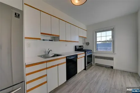 255 Bogert River Edge NJ 07661