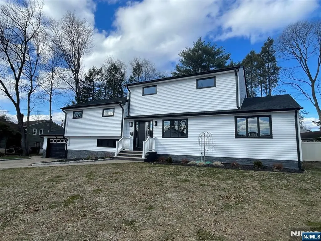 229 Standish Road Paramus NJ 07652