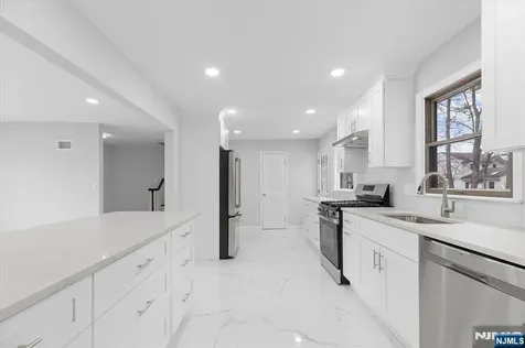 229 Standish Road Paramus NJ 07652