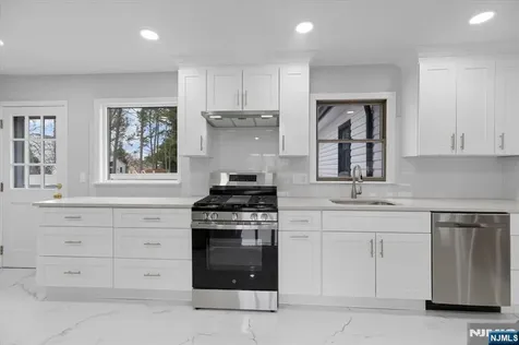 229 Standish Road Paramus NJ 07652