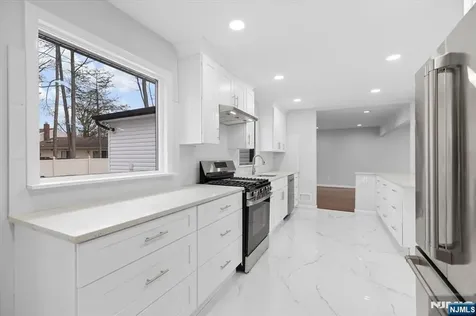 229 Standish Road Paramus NJ 07652