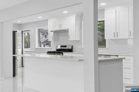 229 Standish Road Paramus NJ 07652