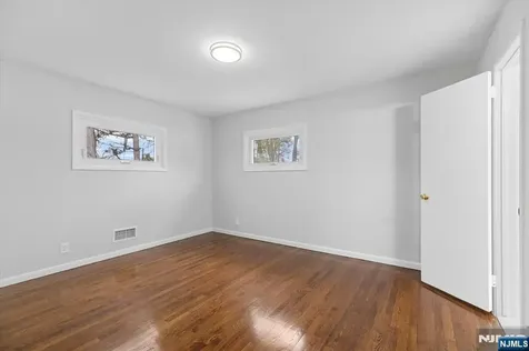 229 Standish Road Paramus NJ 07652
