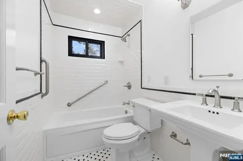 229 Standish Road Paramus NJ 07652